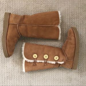 Ugg Australia Bailey Button Triplet Chestnut